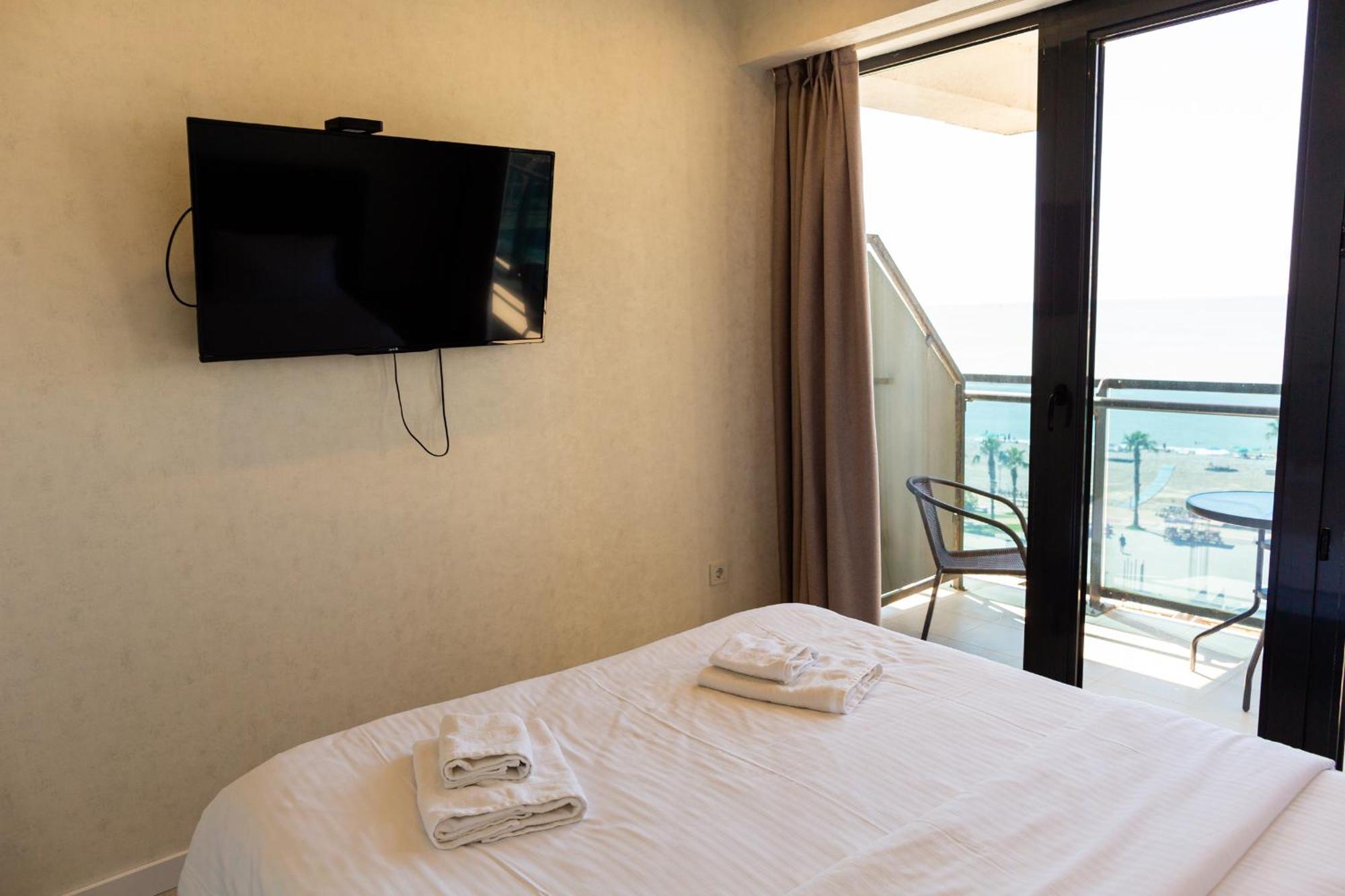 The Spot Apartments - Orbi Beach Tower Μπατούμι Εξωτερικό φωτογραφία